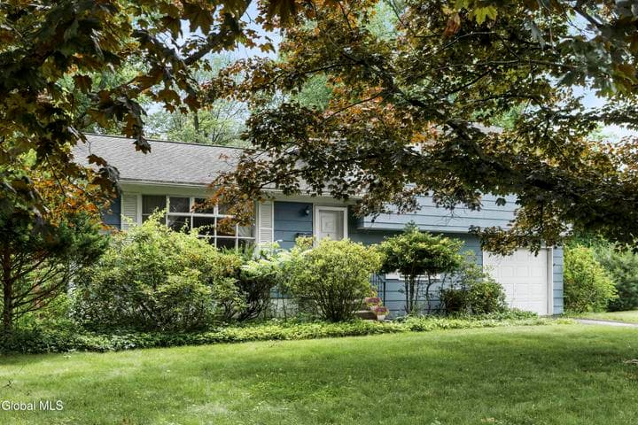 34 Greenock Road, Delmar, NY