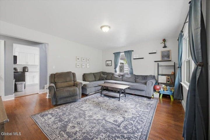 9 Sumter Avenue, Guilderland, NY, photo 3