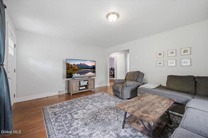9 Sumter Avenue, Guilderland, NY, photo 5