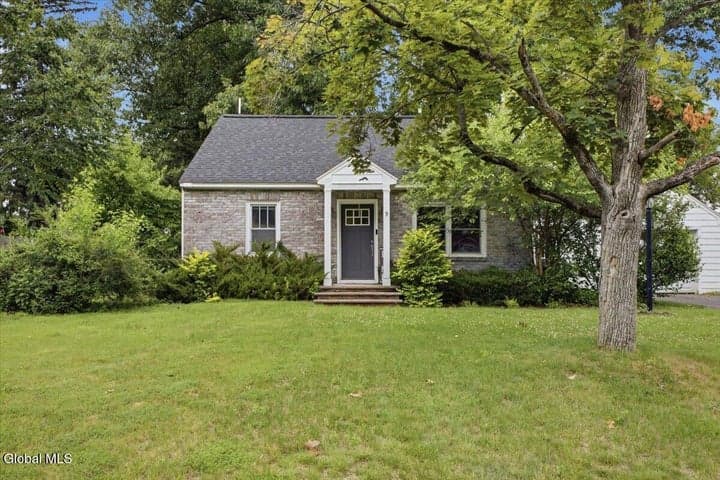 9 Sumter Avenue, Guilderland, NY, photo 1