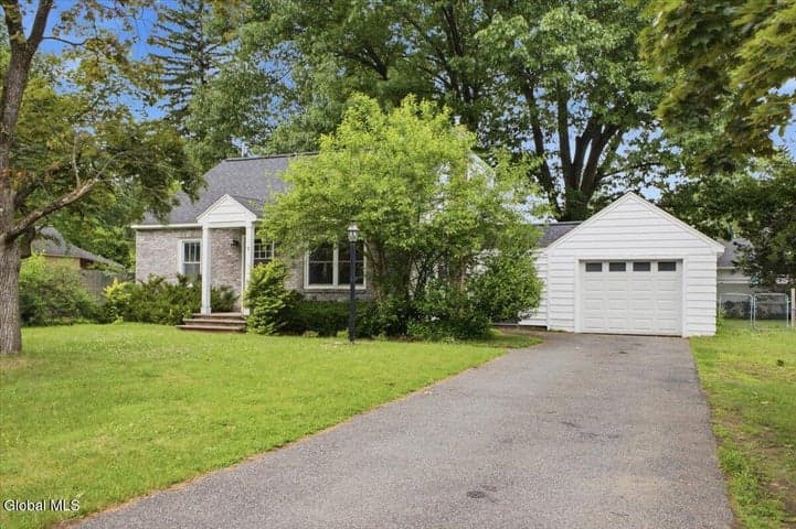 9 Sumter Avenue, Guilderland, NY, photo 2