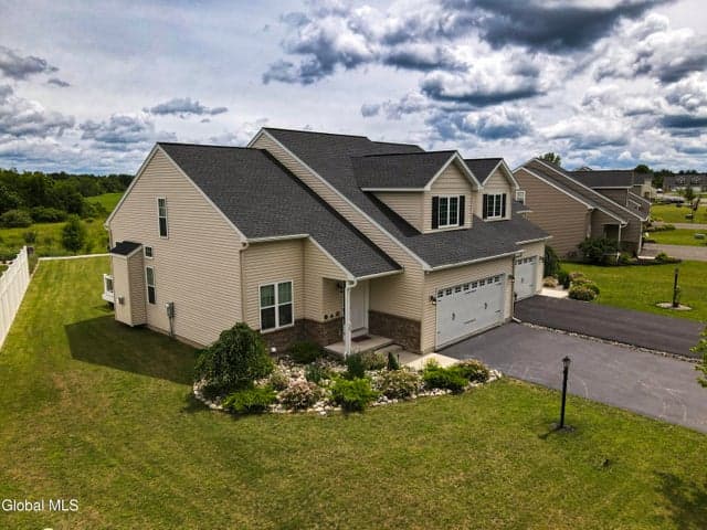 36 Chip Shot Way, Halfmoon, NY