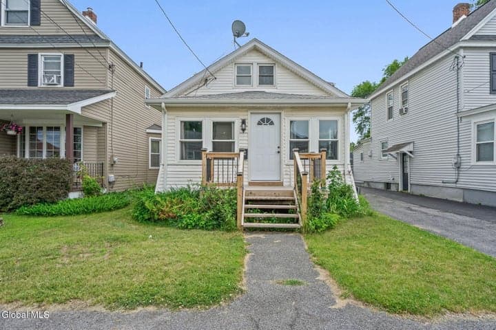 2726 Denver Avenue, Rotterdam, NY