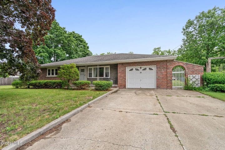 24 Warwick Avenue, Albany, NY