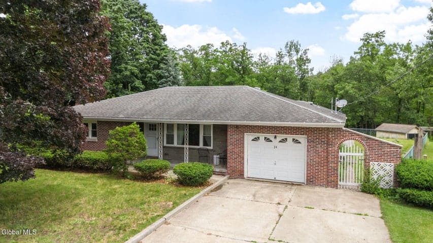 24 Warwick Avenue, Albany, NY, photo 3