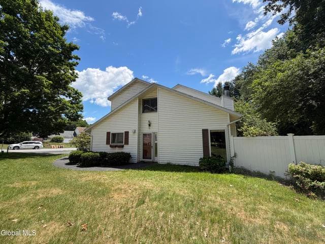 20 Green Meadow Drive, Clifton Park, NY, photo 2