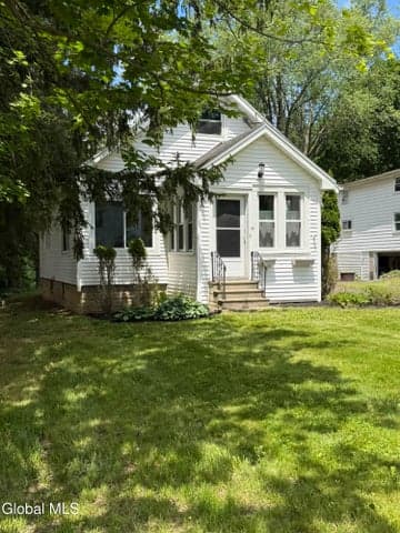 34 Hamilton Street, Guilderland, NY