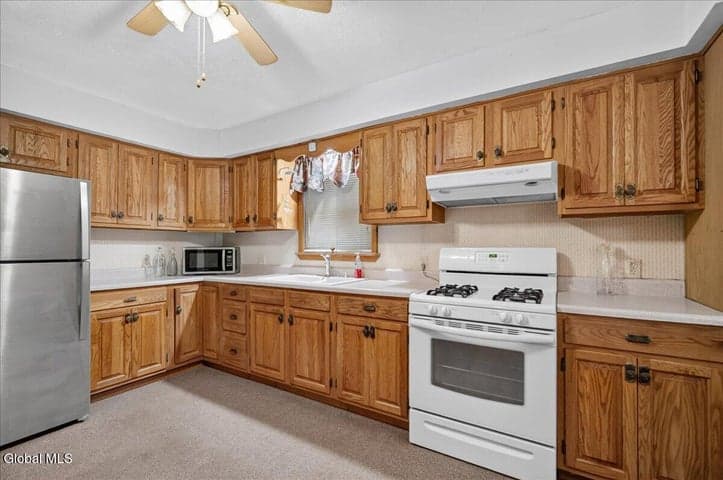 16 Fenway Circle, Lake Luzerne, NY, photo 2