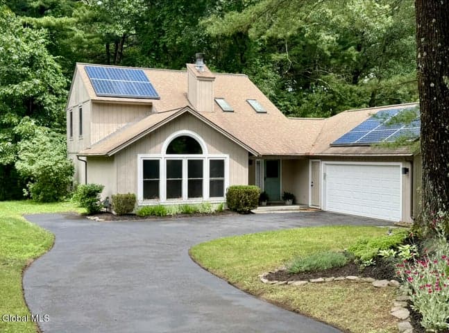 25 Glade Mallow Road, Malta, NY