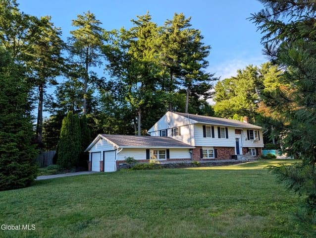16 Sylvan Lane, Clifton Park, NY, photo 2