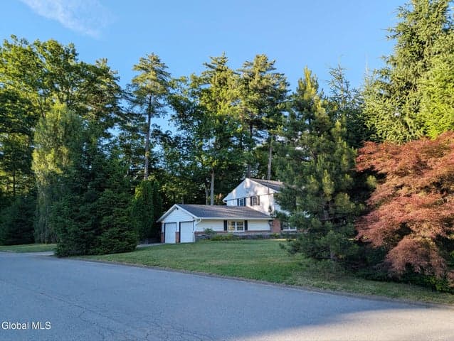 16 Sylvan Lane, Clifton Park, NY, photo 4