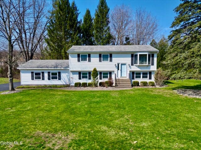 48 Grissom Drive, Clifton Park, NY
