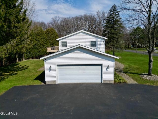 48 Grissom Drive, Clifton Park, NY, photo 3