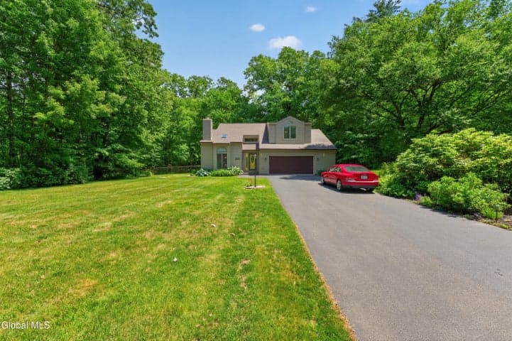15 Arbor Lane, Clifton Park, NY, photo 2