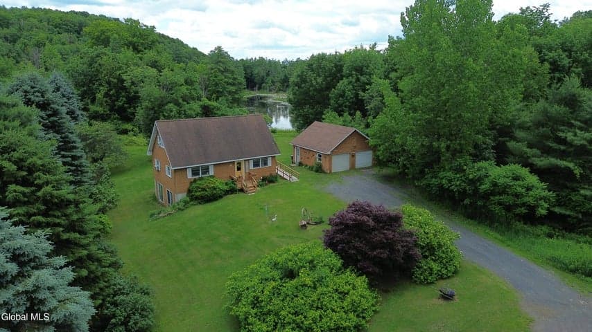 11 Hampton Heights Way, Whitehall, NY