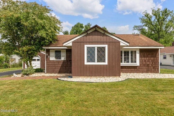53 Miracle Lane, Loudonville, NY