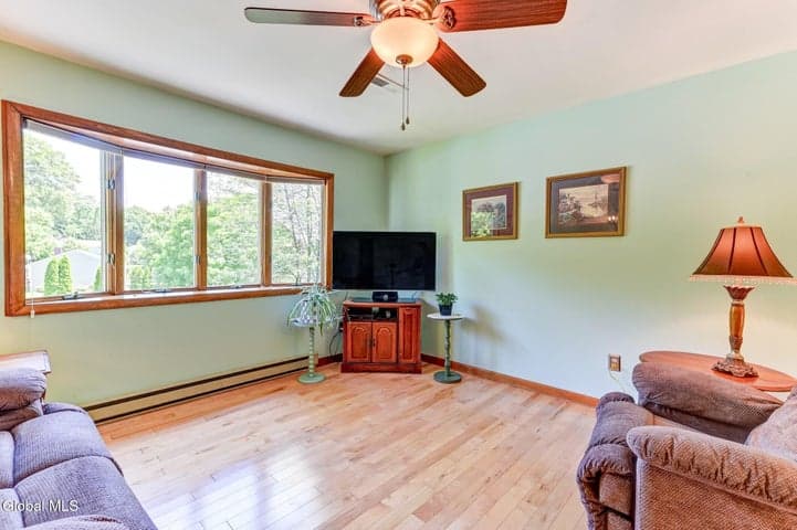 620 Michelle Way, Niskayuna, NY, photo 3