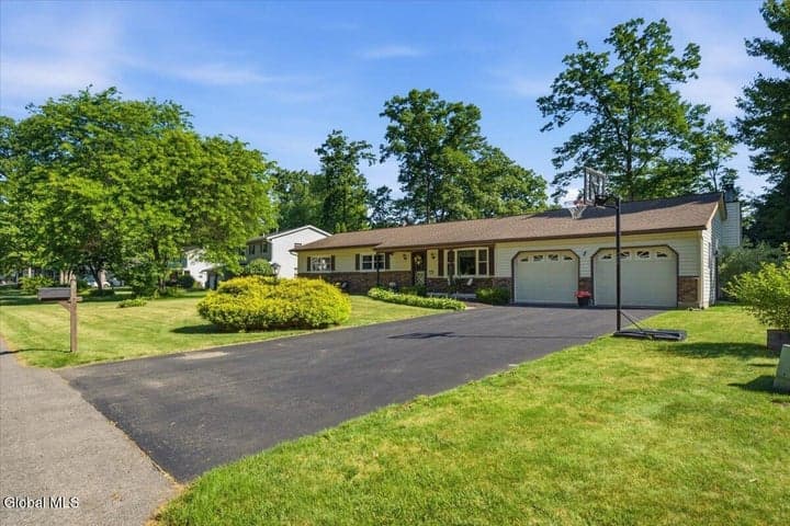 7 Turnberry Lane, Clifton Park, NY, photo 1
