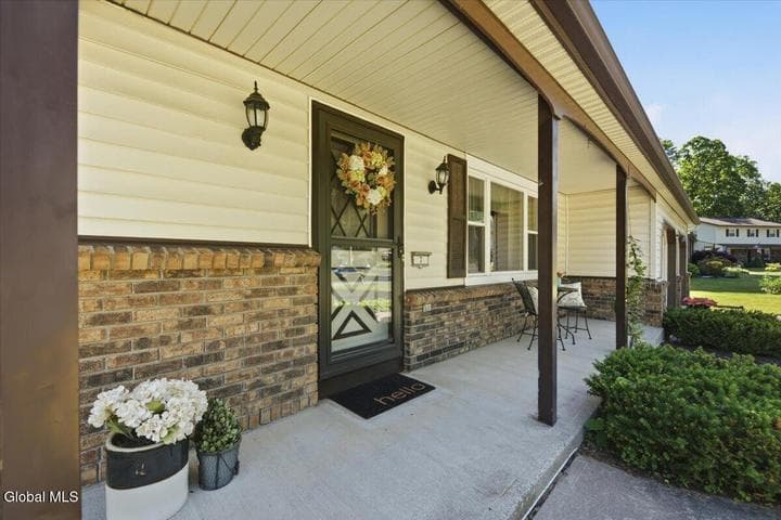 7 Turnberry Lane, Clifton Park, NY, photo 3