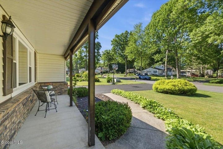 7 Turnberry Lane, Clifton Park, NY, photo 4