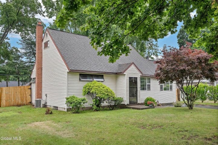 95 Locust Park, Colonie, NY