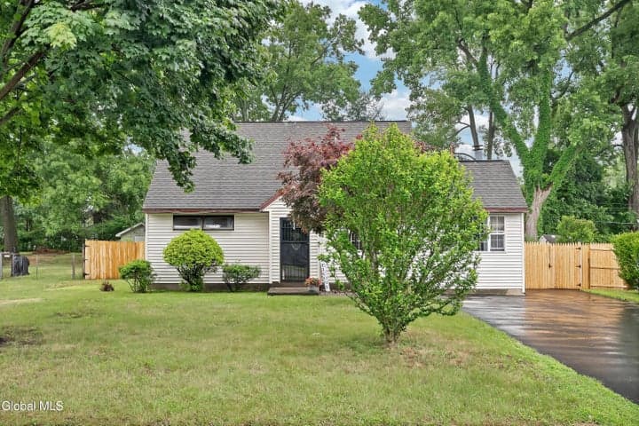 95 Locust Park, Colonie, NY, photo 3