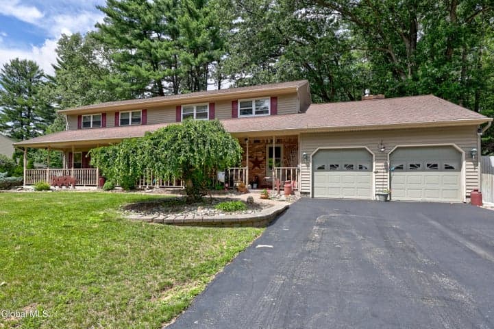 4 Pine Knoll Drive, Wilton, NY, photo 2