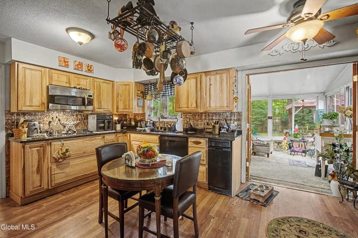4 Pine Knoll Drive, Wilton, NY, photo 3
