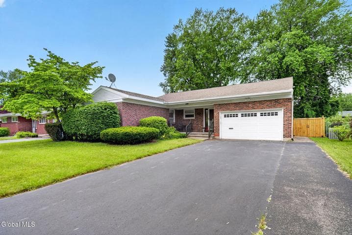 30 Colonial Avenue, Albany, NY, photo 3