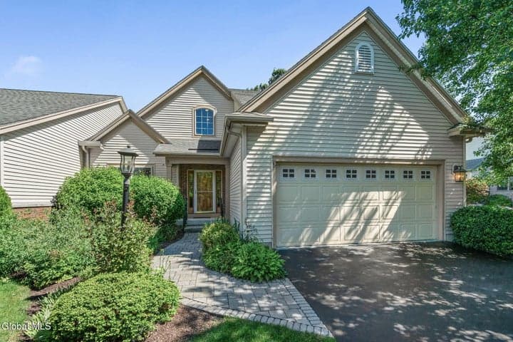 8 Sedgewyck Drive, Delmar, NY