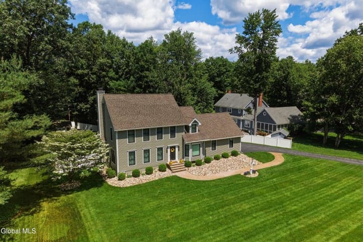 21 Heather Drive, Wilton, NY, photo 2