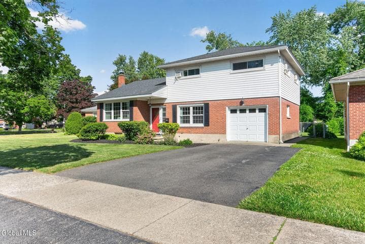 19 Gingerbread Lane, Albany, NY, photo 3