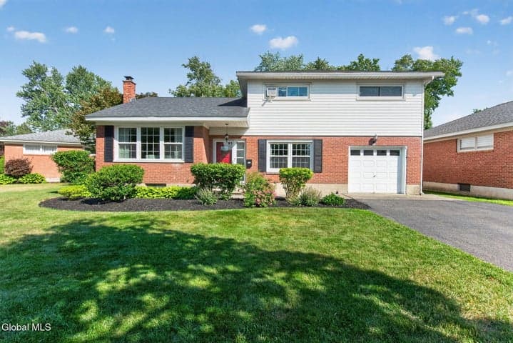 19 Gingerbread Lane, Albany, NY