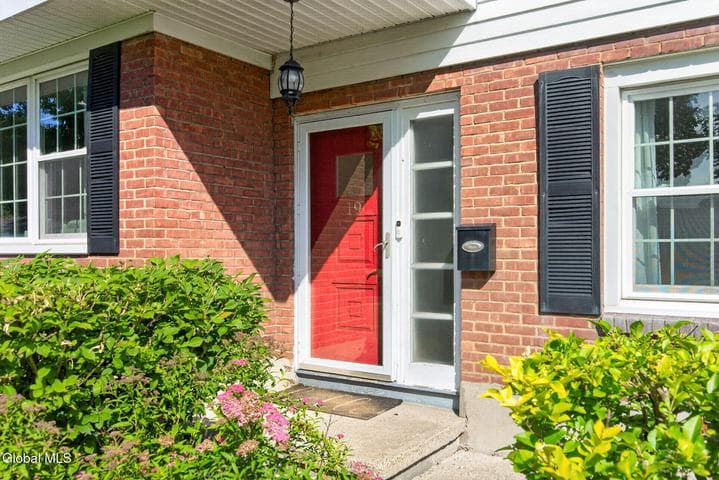 19 Gingerbread Lane, Albany, NY, photo 2