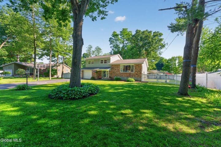 14 Ponderosa Drive, Voorheesville, NY, photo 2