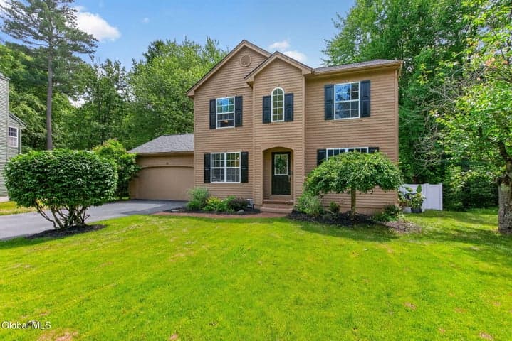 35 Commons Boulevard, Halfmoon, NY