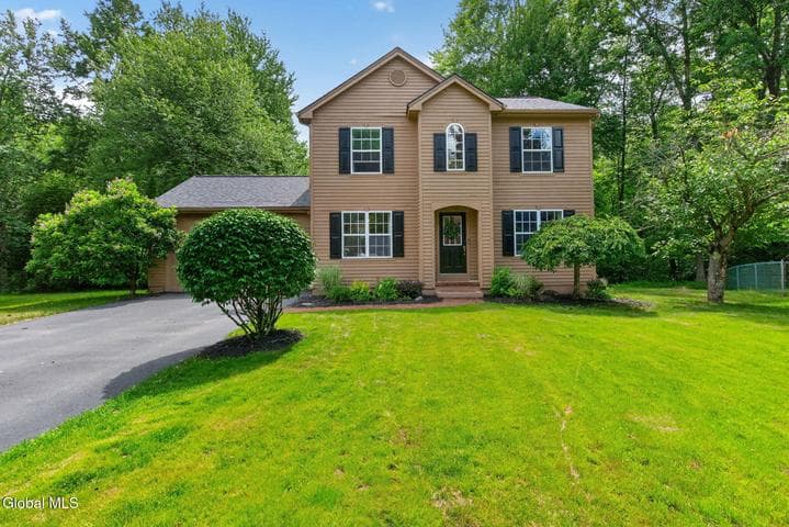 35 Commons Boulevard, Halfmoon, NY, photo 3