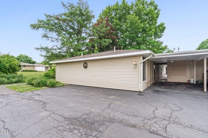35 Donna Lynn Drive, East Greenbush, NY, photo 4