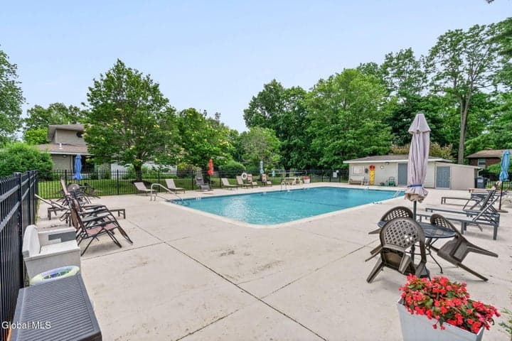 35 Donna Lynn Drive, East Greenbush, NY, photo 3