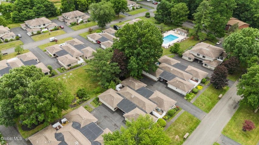 35 Donna Lynn Drive, East Greenbush, NY, photo 2