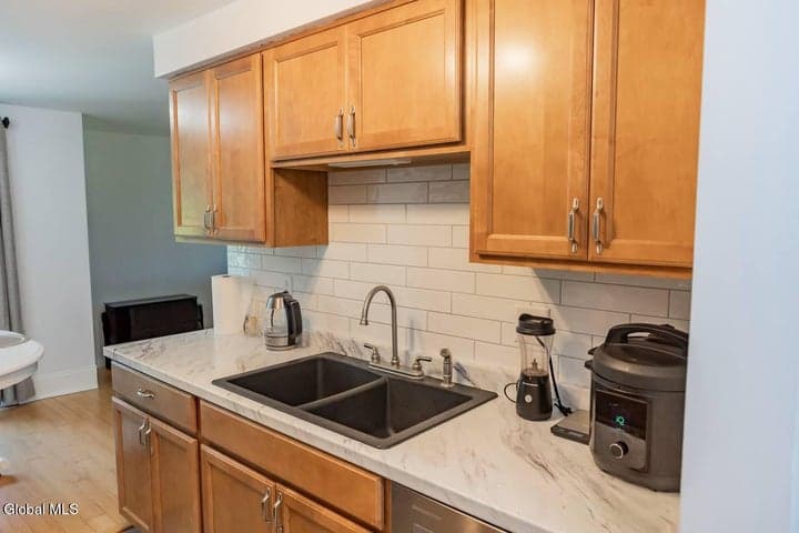 356 N Village Boulevard, Baldwinsville, NY, photo 4