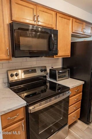 356 N Village Boulevard, Baldwinsville, NY, photo 5