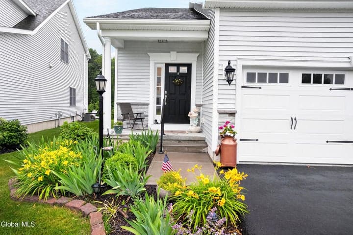 16 Joshua Place, Glenmont, NY, photo 1