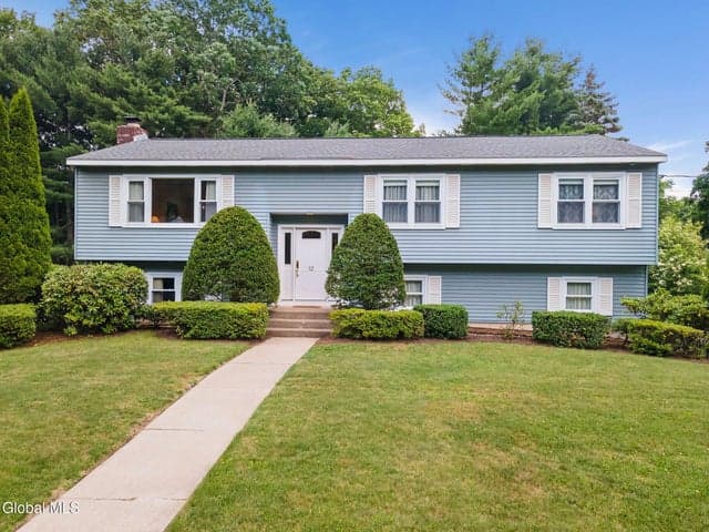 12 Lakewood Drive, Saratoga Springs, NY