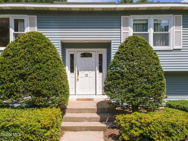 12 Lakewood Drive, Saratoga Springs, NY, photo 2