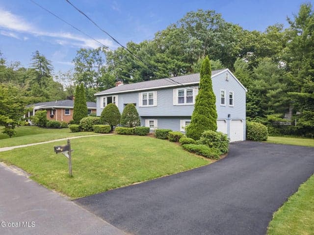 12 Lakewood Drive, Saratoga Springs, NY, photo 3