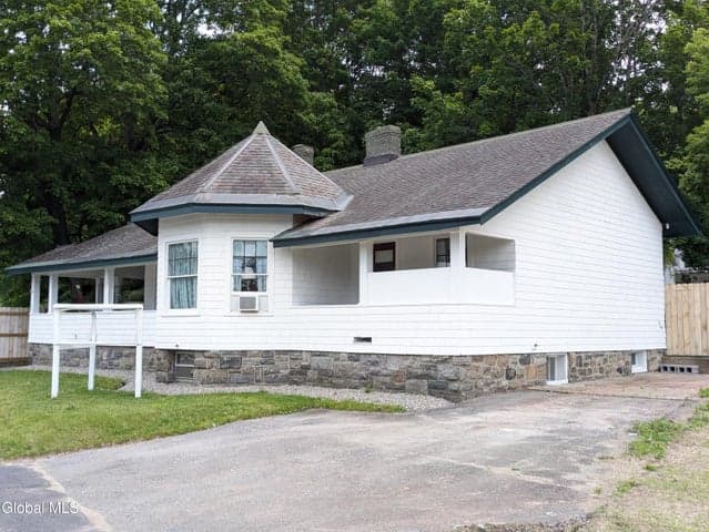 4 Palmer Avenue, Corinth, NY