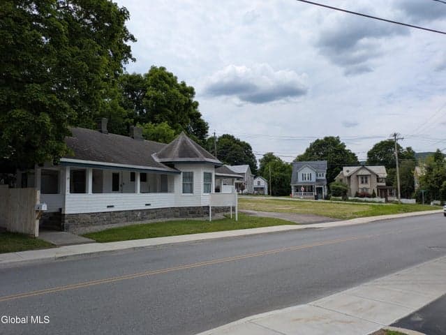 4 Palmer Avenue, Corinth, NY, photo 2