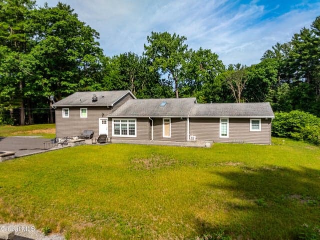 22 Pinewood Road, Guilderland, NY, photo 2