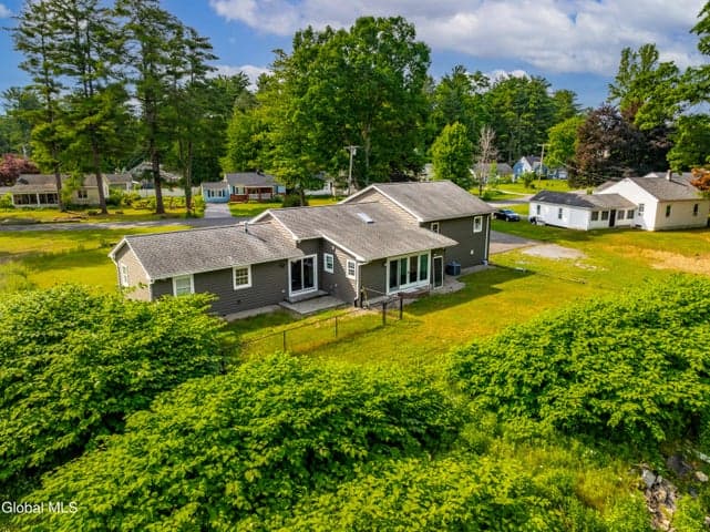 22 Pinewood Road, Guilderland, NY, photo 4